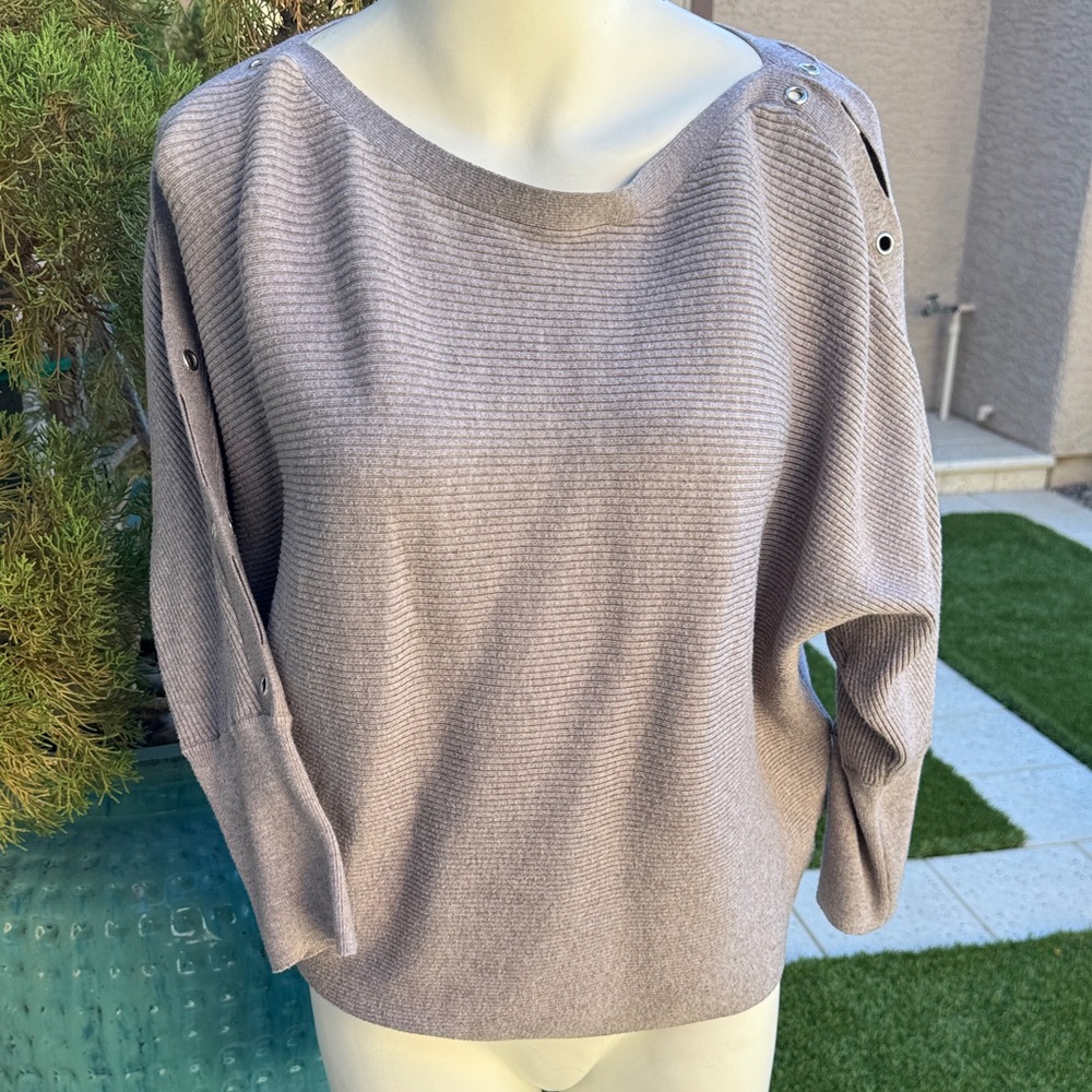 Jennifer Lopez Gray Sweater